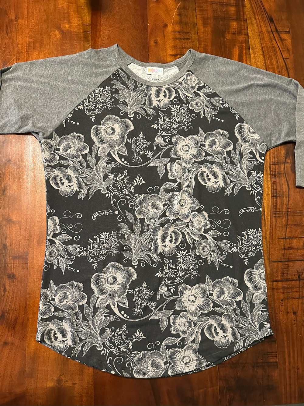 Lularoe Raglan three quarter floral shirt Randy